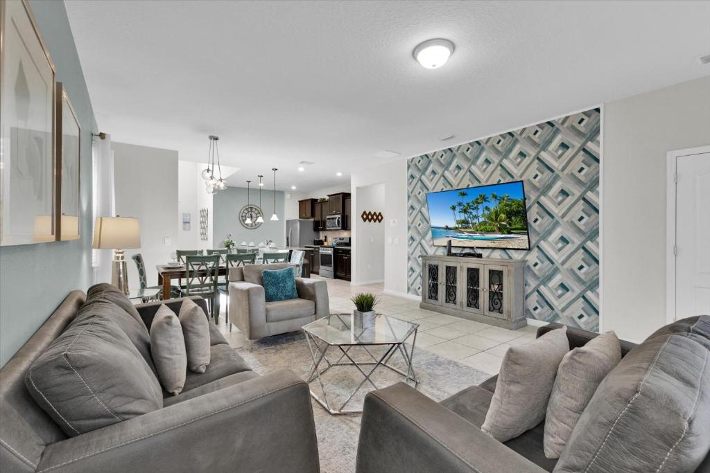 5541 Misty Oak, Davenport