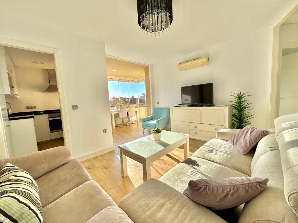 Gorgeous Seaside Apartment in Carihuela - 2