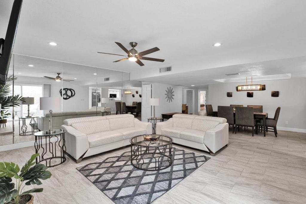 Private Patio, Close To Pool & Clubhouse Walkable, Scottsdale