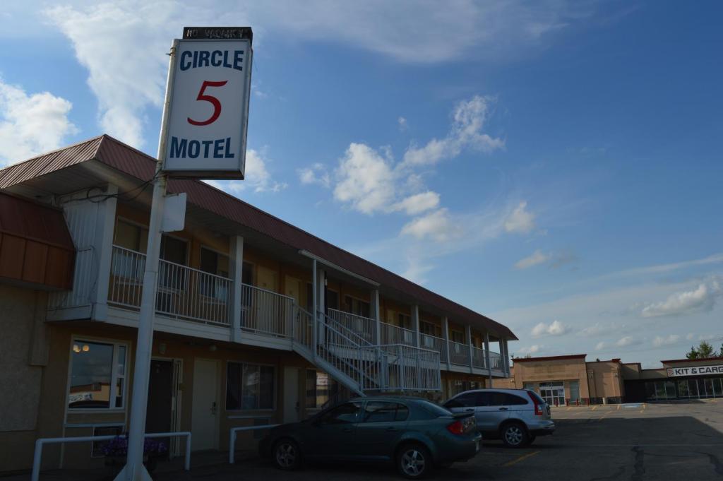 Circle 5 Motel, Olds