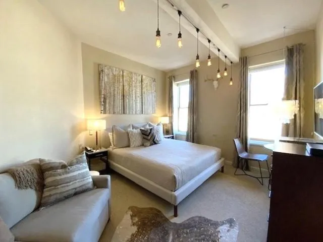 Independence Square 304, Stylish Hotel Room with Downtown Views & Great Location，位于阿斯潘的酒店