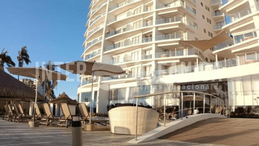 Condominios de lujo en el corazón de la Zona Dorada en Camino Al Mar. - 4