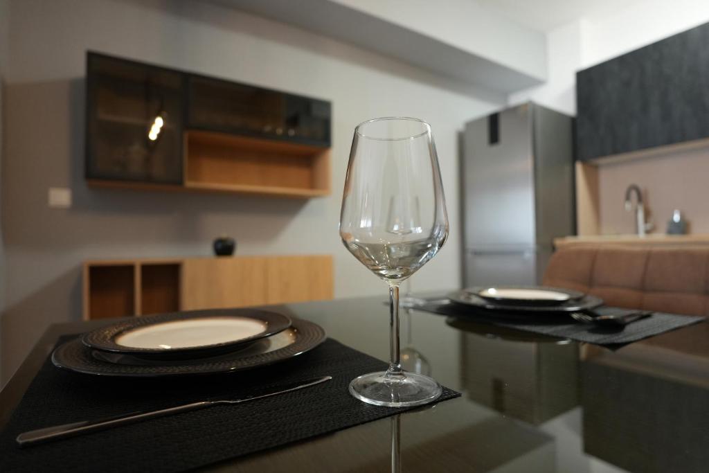 Modern & Luxe Getaway ~ Parking, Skopje