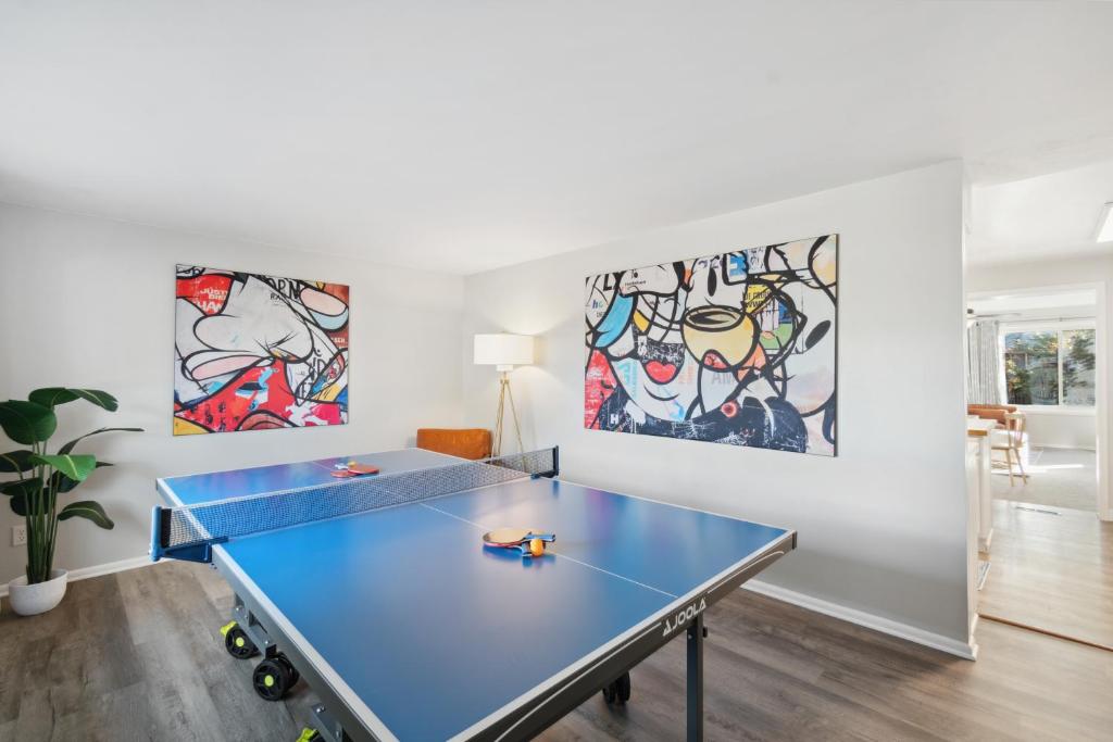 NEW • Modern • 4BR • Game Rm • Ping-Pong, Arvada