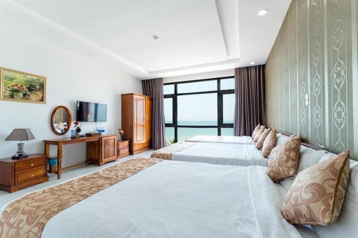 Rose Hotel