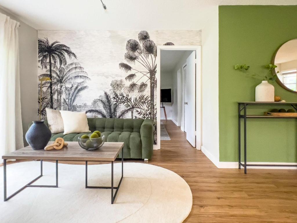 Hidden Garden, Miami Escape, Parking and Spacious