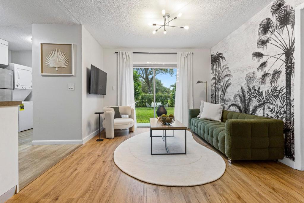 Hidden Garden, Miami Escape, Parking and Spacious