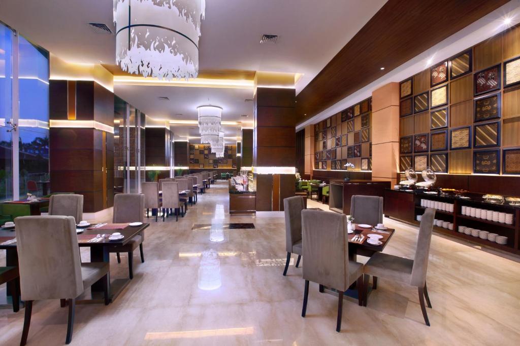Restaurant, The Alana Hotel and Convention Center  Solo by ASTON in Surakarta