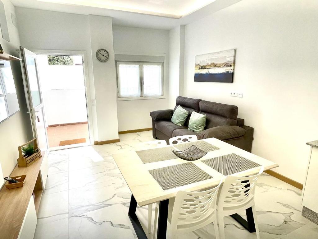 1 Island Village with Wi fi and Pool - 4