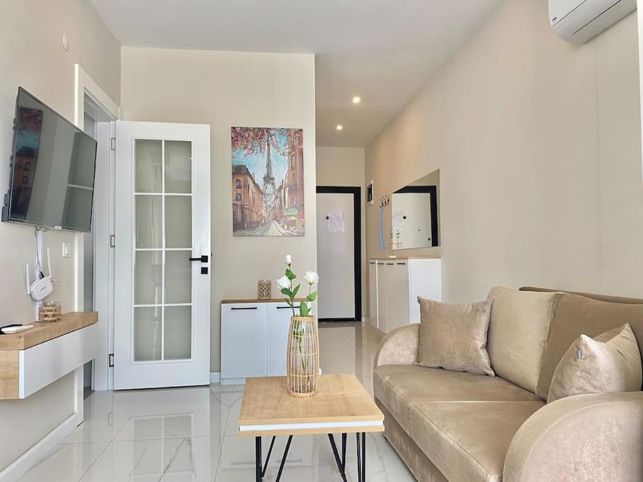 Camelia 12 1+1 on Cleopatra with partly seaview, Alanya