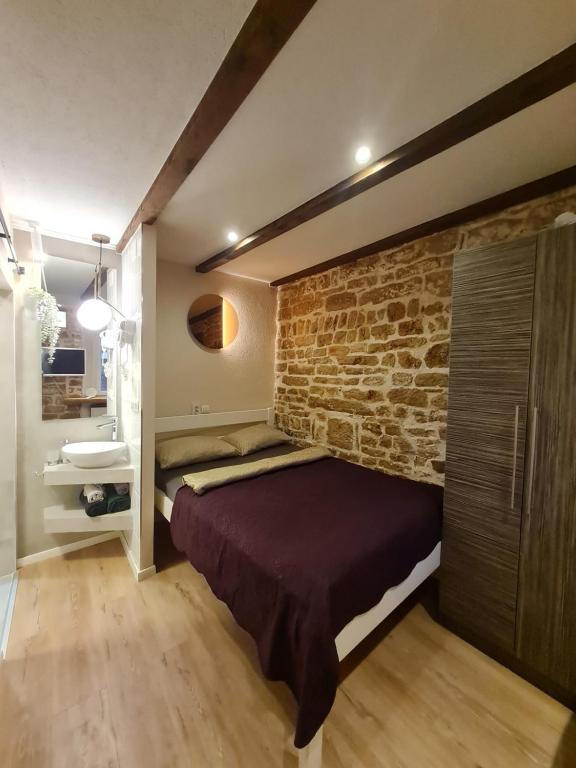 Rooms & Studio Apartments Šibenik