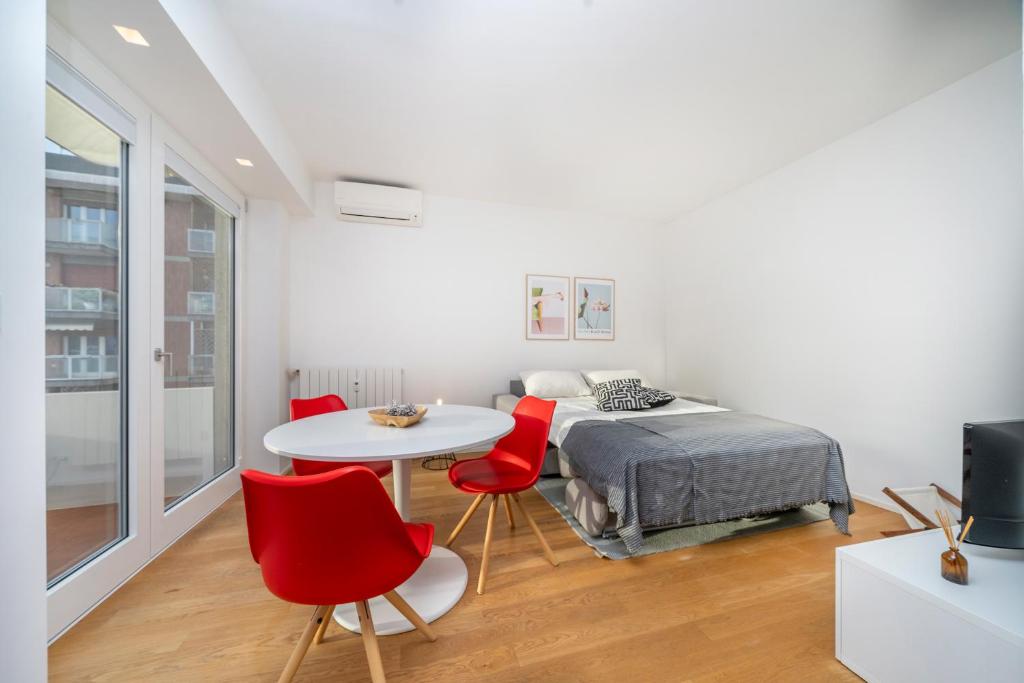 GuestHost - Cozy & Bright Apartment - with Balcony - 5