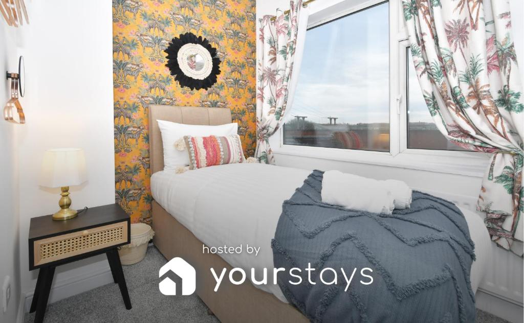 Parotia House by YourStays - 3 Bedroom House in Stoke-on-Trent, Stoke-on-Trent