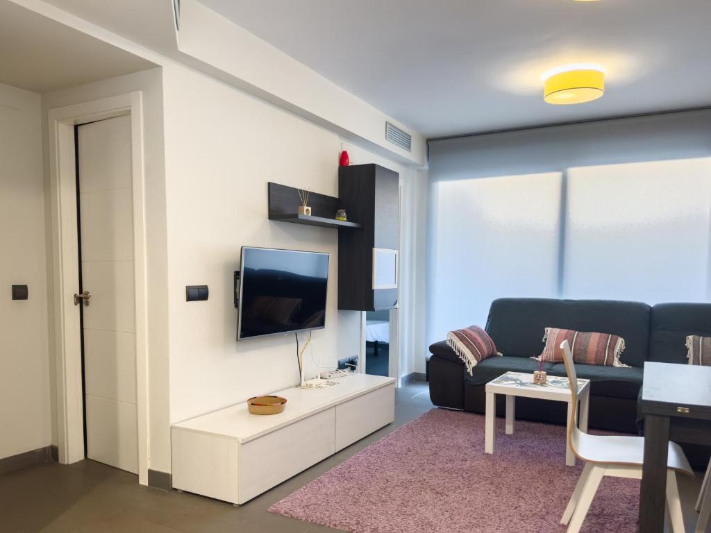 Apartamento con jardín en primera linea de playa con parking y piscina - 5