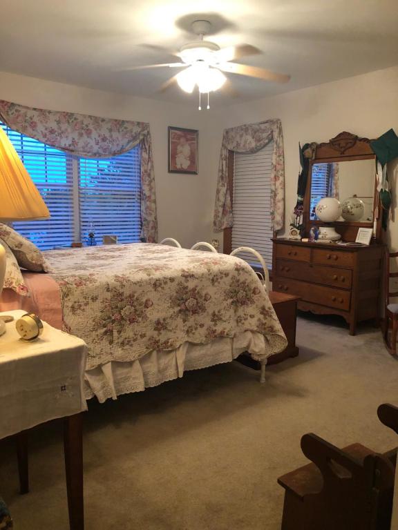 1st floor guest room with private full bath, Milford