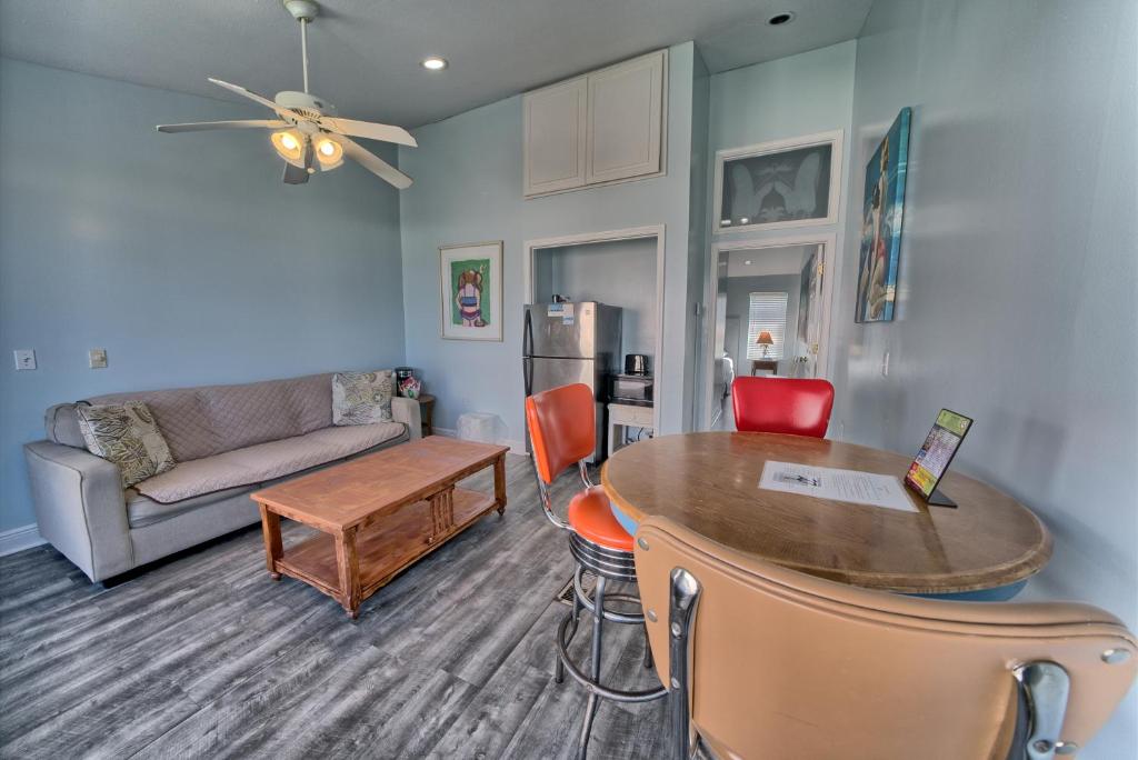 Facilities, Pineapple Villas in Panama City (FL)