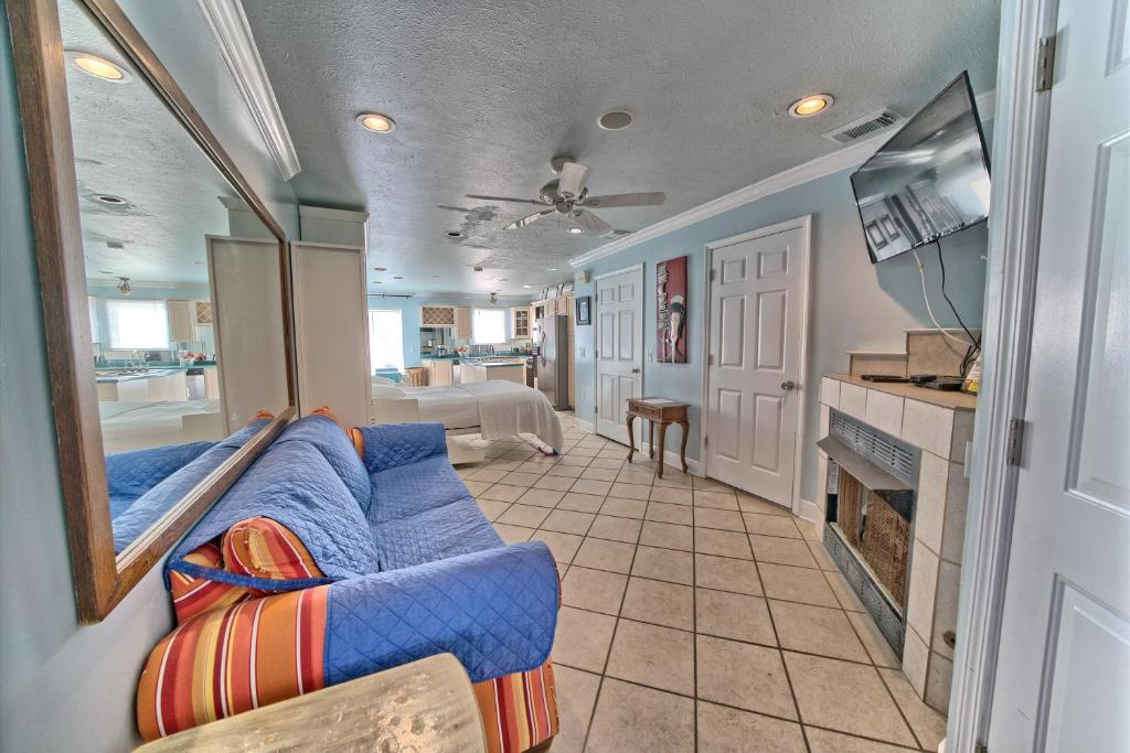 Studio with Pool View