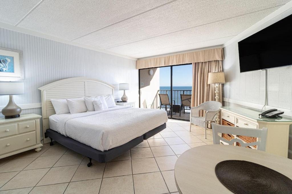 Wonderous View, Oceanfront King Room 7th Floor, Pawleys Island