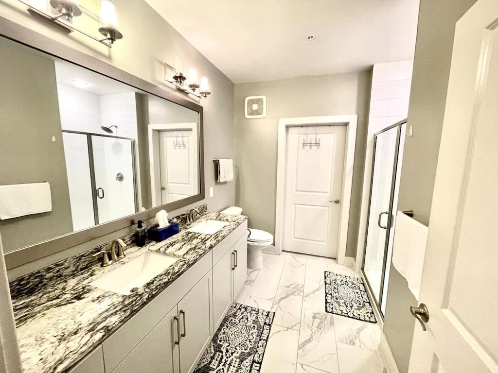 5-Bedroom Combined Apartment in King of Prussia!