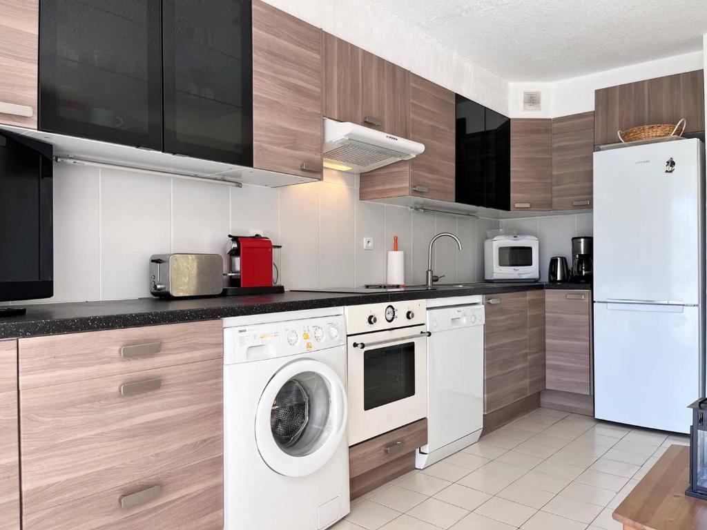 Duplex ensoleillé avec terrasse, 5 couchages, proche plage, parking inclus - Le Lavandou - FR-1-251-565 - 3