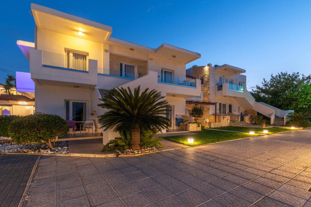 Frida Apartments — Swimming pool in Chania