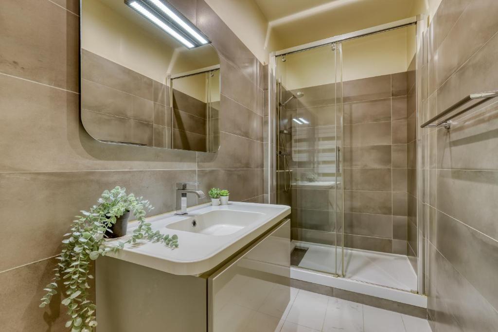 Gorgeous and large flat in the heart of Paris 09 - 4