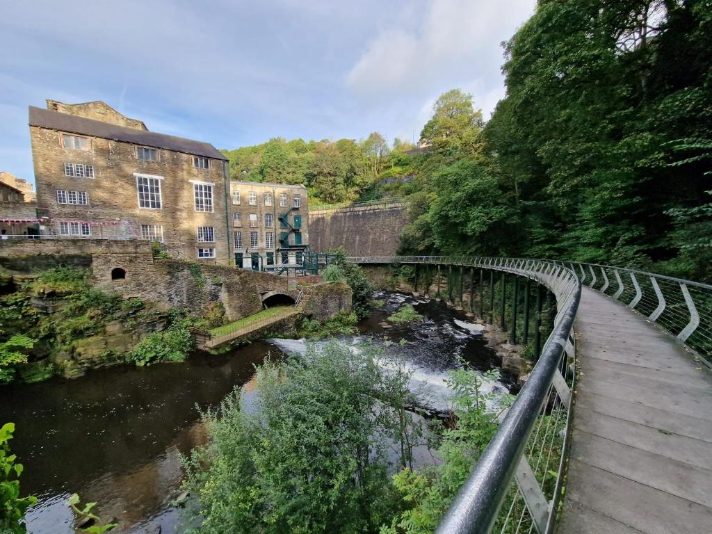 Over Torrs Cottage, New Mills photo 7
