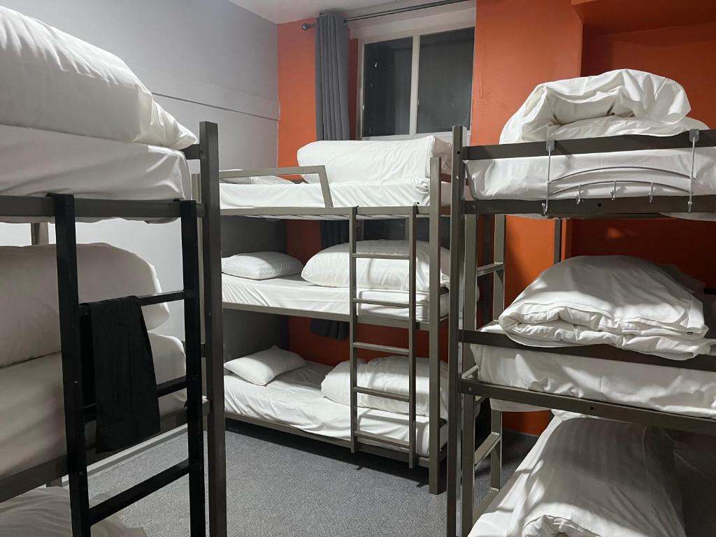Heroes Hotel