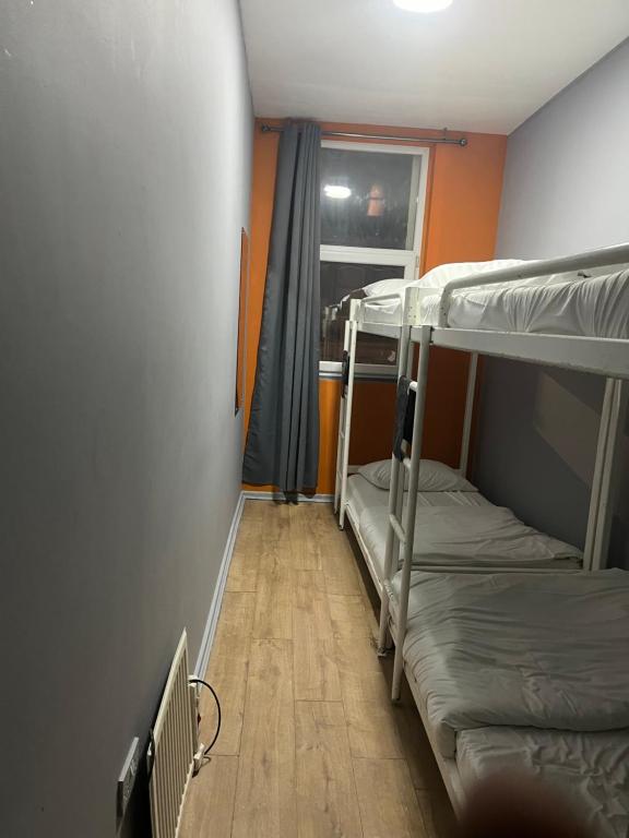 Heroes Hotel