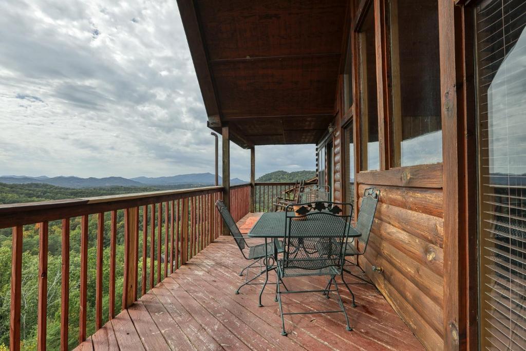 1592 Bears Den Way Cabin, Sevierville