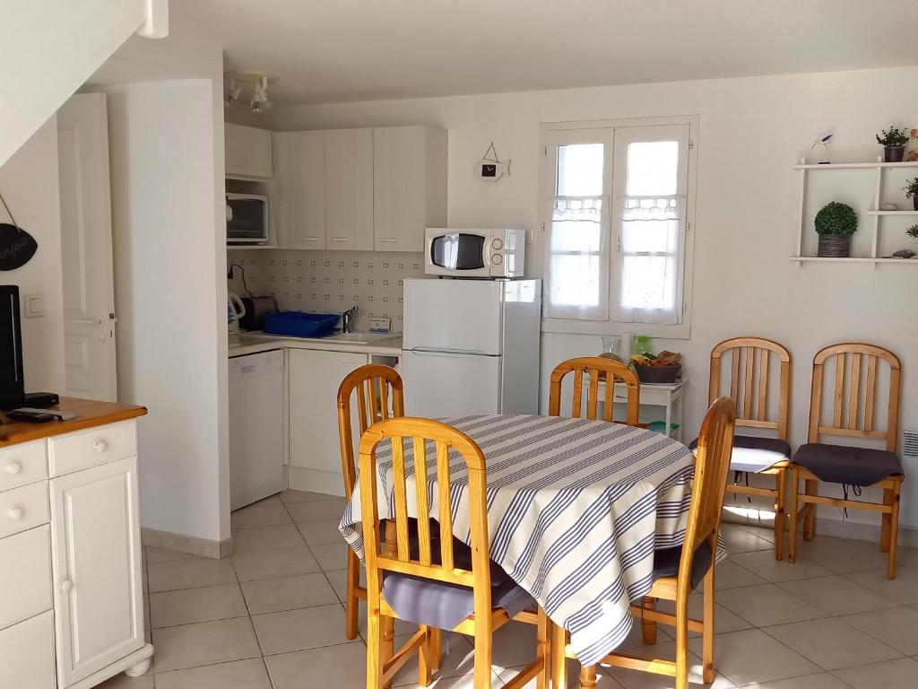 Maison de Vacances Idéale: Proche Mer, Golf et Thalasso, Jardin Privatif, 6 Pers, Parking Inclus - FR-1-323-364 - 2