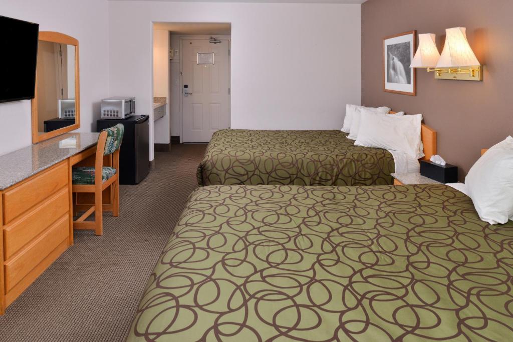 Canadas Best Value Inn Valemount photo
