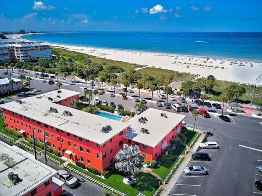 Ocean view studio with heated pool, St Pete Beach