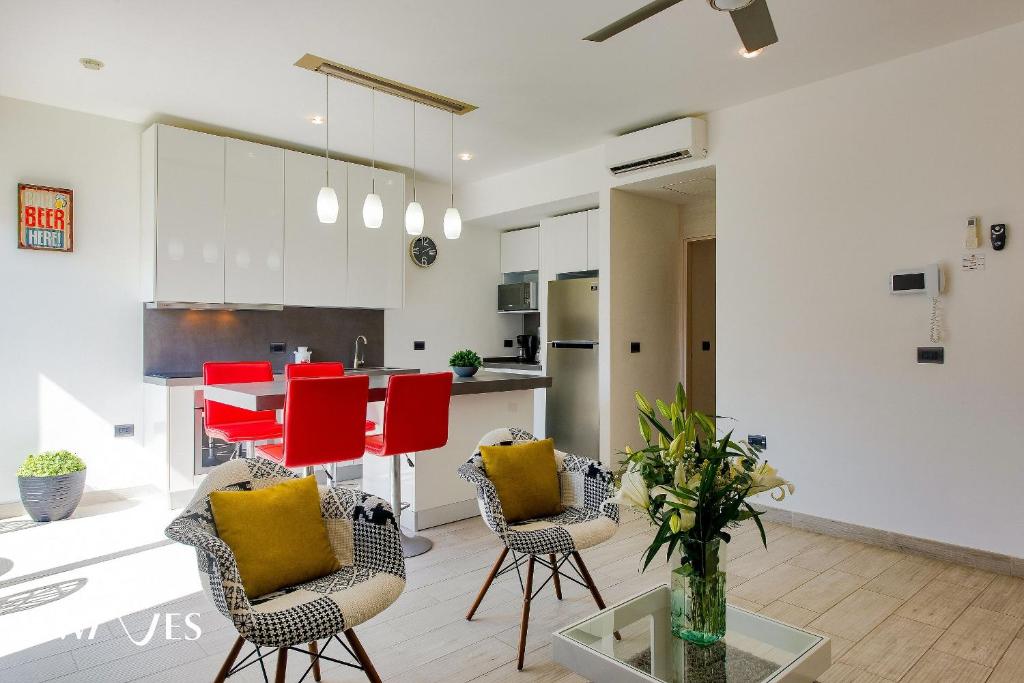 1BR | Steps from the Beach | Rooftop Pool - 2