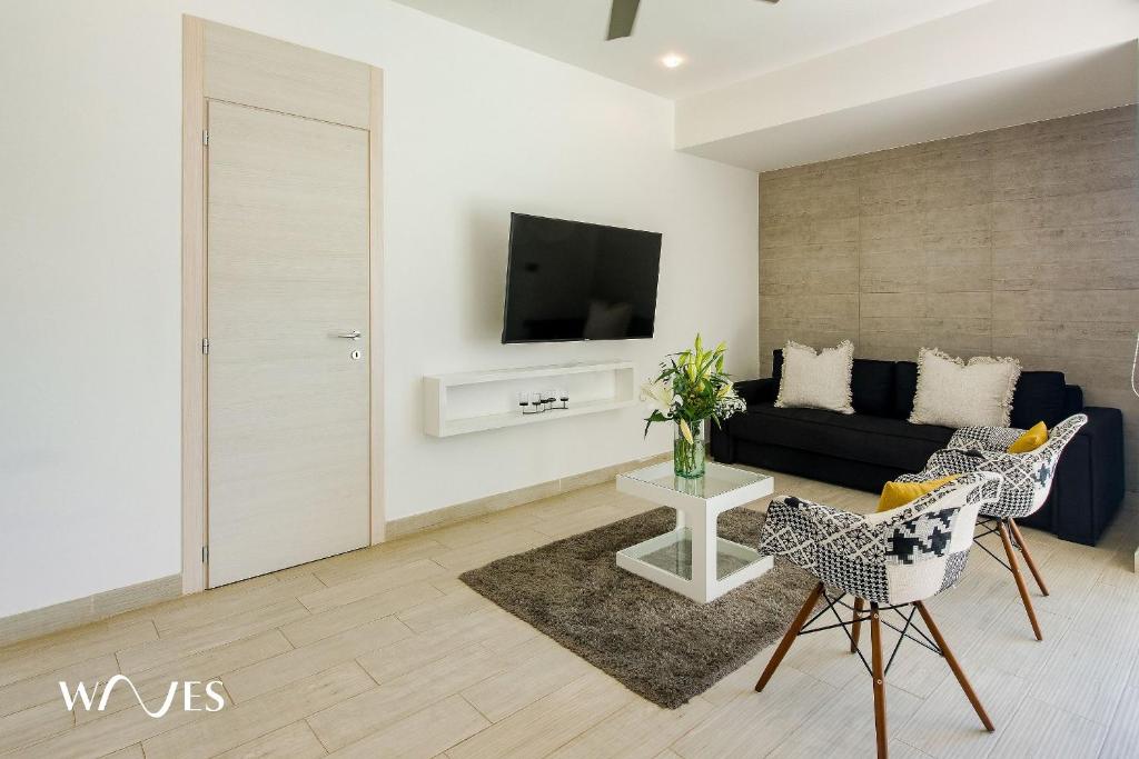 1BR | Steps from the Beach | Rooftop Pool - 3