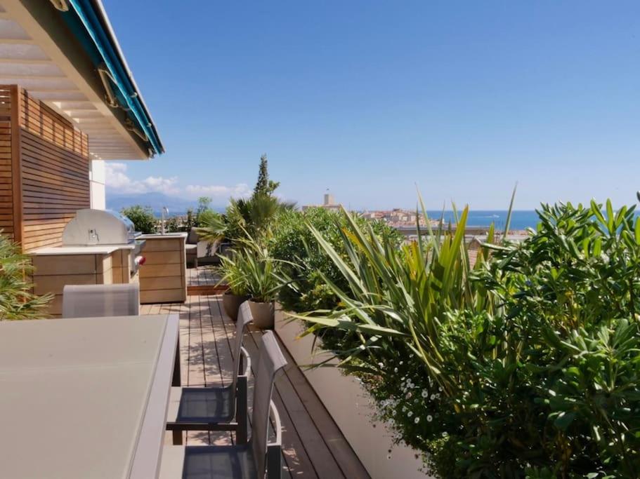 ALBION - Luxurious 3 bedrooms large terrace parking AC, Antibes