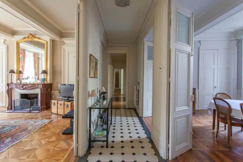 Chambre spacieuse dans magnifique appartement XVII