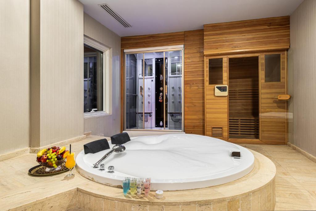 Riyadh Crown Rose Hotel Additional