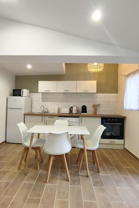Appartement au cœur du village, climatisé avec extérieur - 1