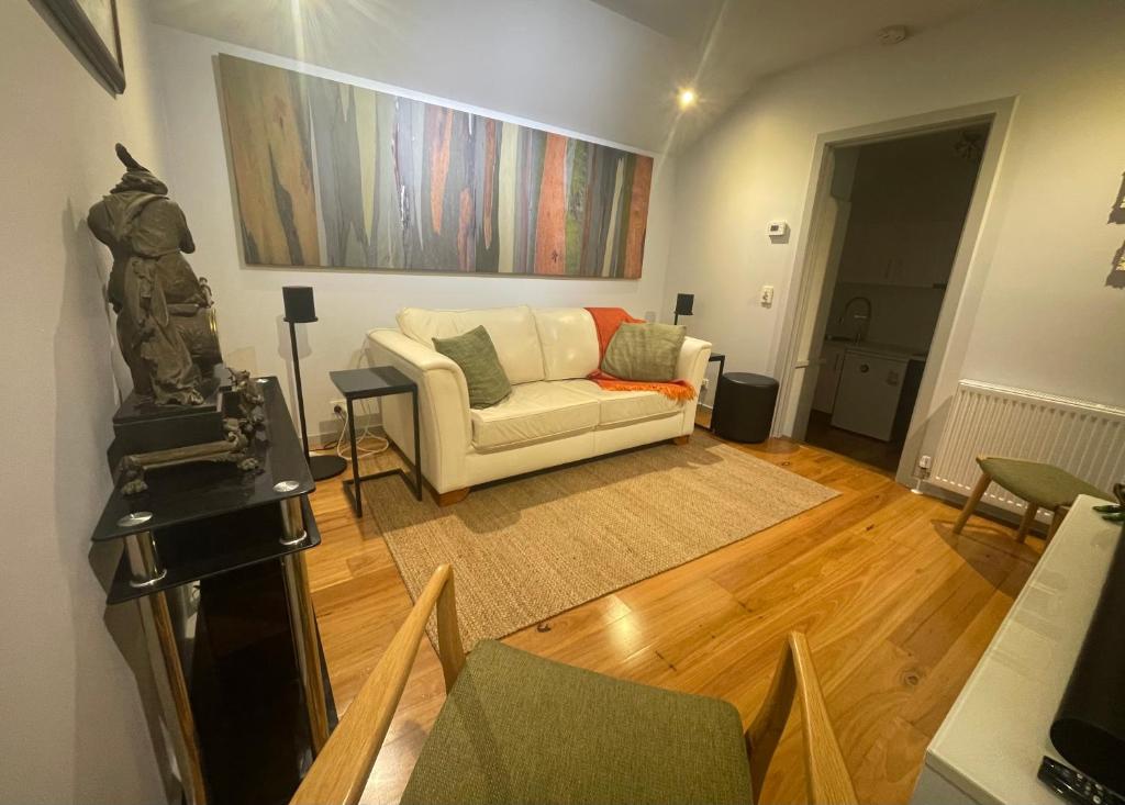 Halls Retreat - Luxury with a spa, Baw Baw Village