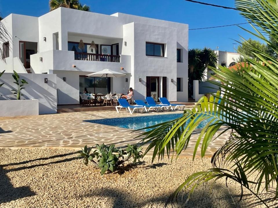Off-grid Luxury Villa with Tikibar by the pool. - 5