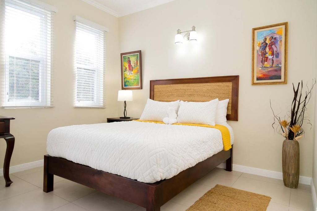 UrbanChic Studio in Kingston, Kingston