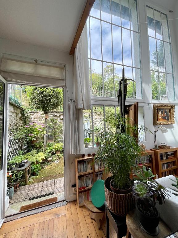 Artist House ; private courtyard, Paris center - 3