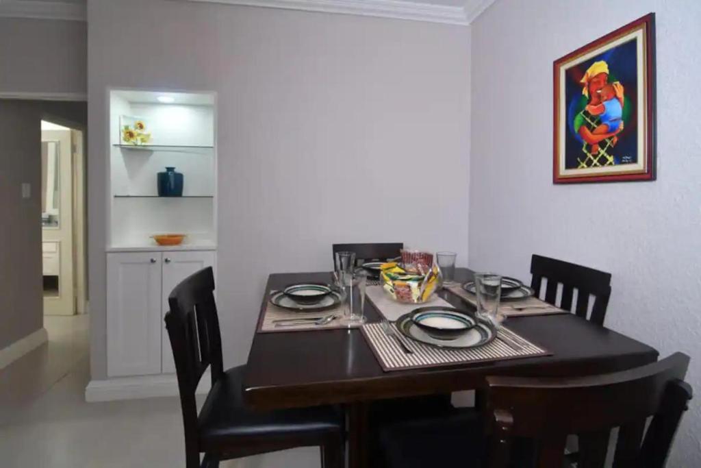 Secluded Ravinia Gem in Kingston 6, Kingston