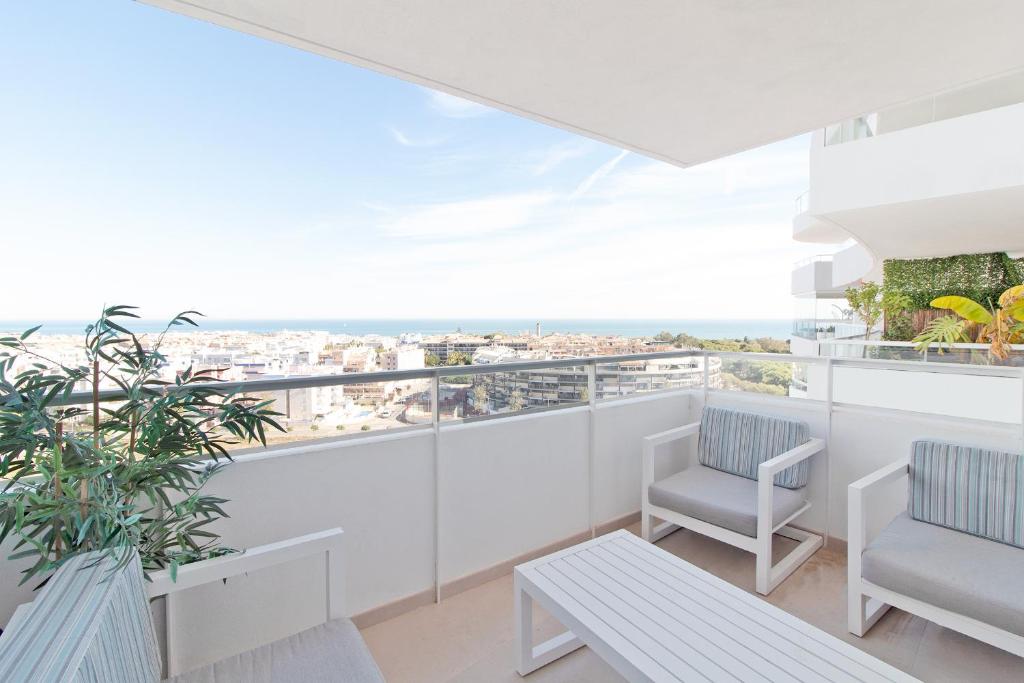 Global Vacacional, Moderno apartamento de dos terrazas con vistas al mar y a la montaña - 1
