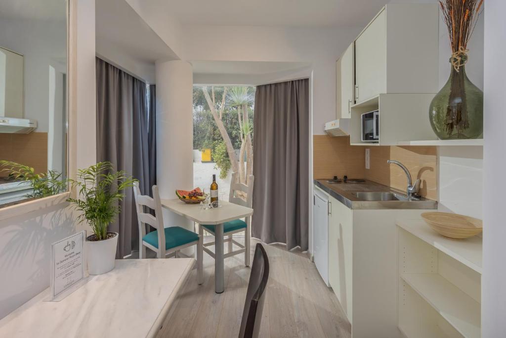 Camelot Royal Beds by Checkin キッチン