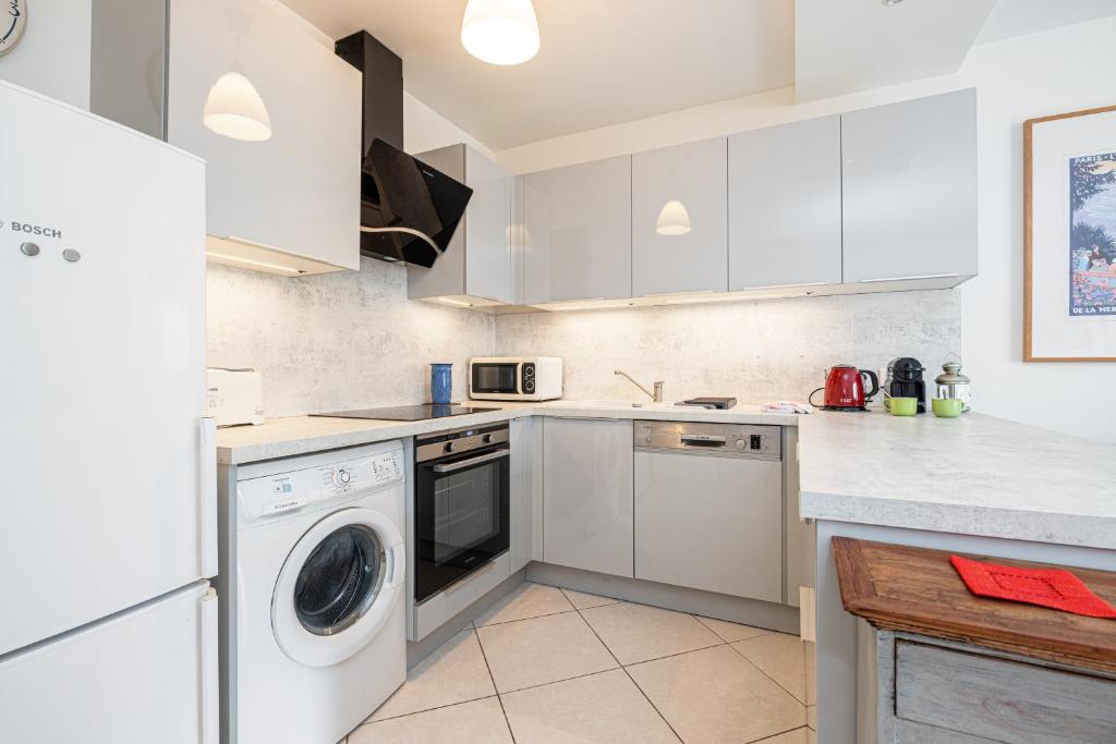 NEW 2 bed apt in Antibes, 5 min walk to the Beach - 5