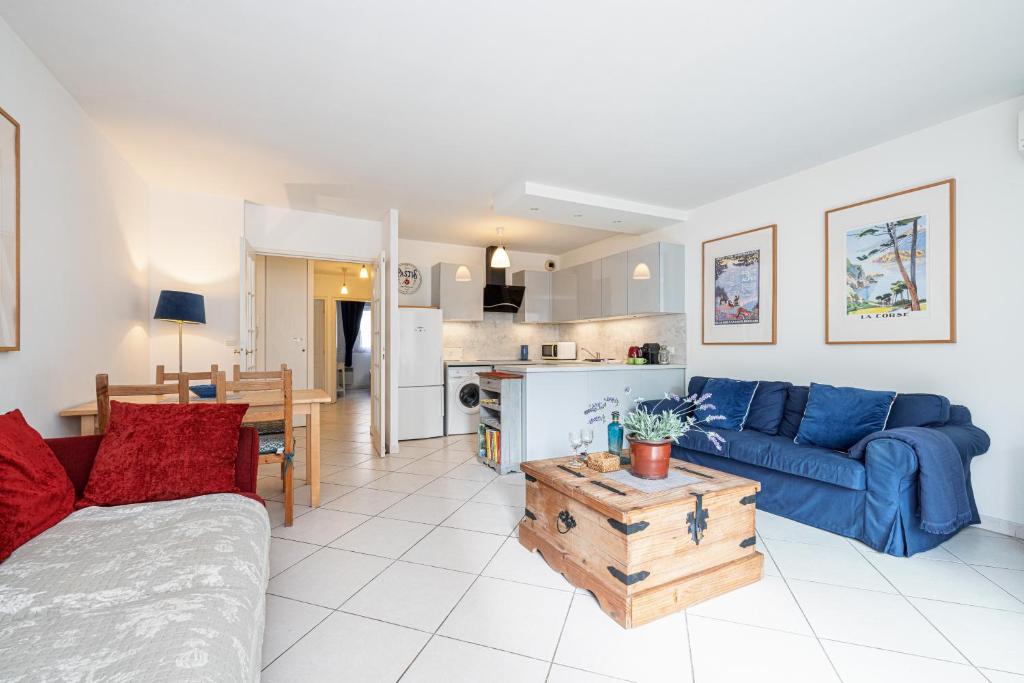 NEW 2 bed apt in Antibes, 5 min walk to the Beach - 3