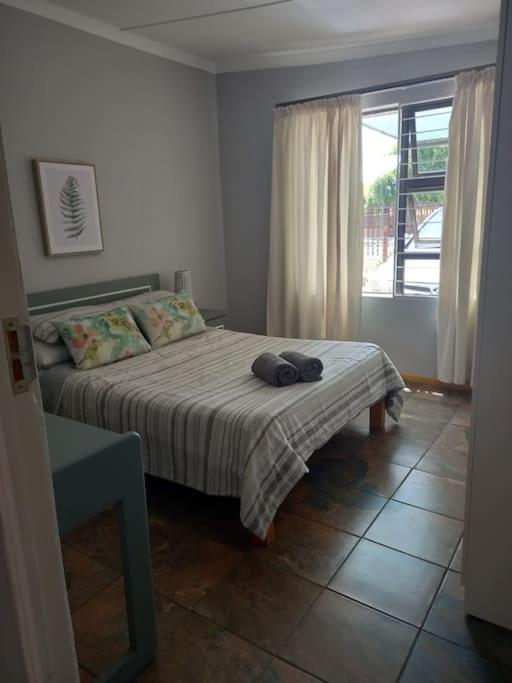 Spacious, bright private flat, Graaff-Reinet