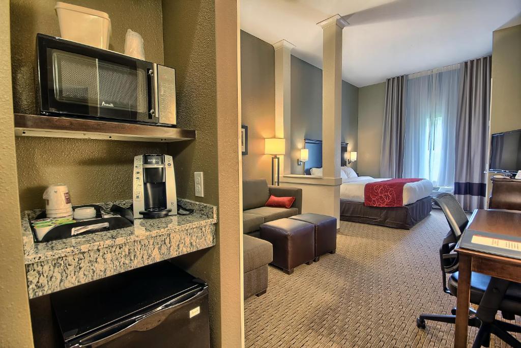 Comfort Suites Marietta-Parkersburg photo